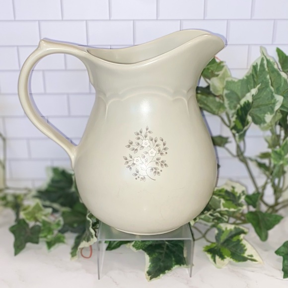 Pfaltzgraff Heirloom 2-Qt Handled Pitcher 416 - Picture 3 of 9